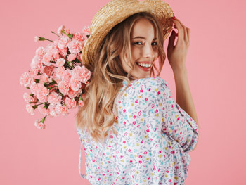 Fashion Trend 2021: So trägst Du die angesagten Blumenmuster Fashion Trend 2021: So trägst Du die angesagten Blumenmuster